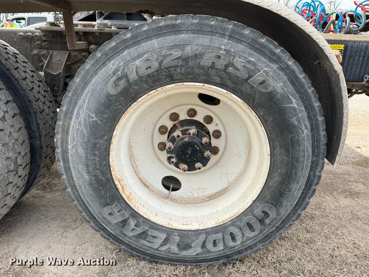 image for item DK6778 2007 Mack CHN613 semi truck