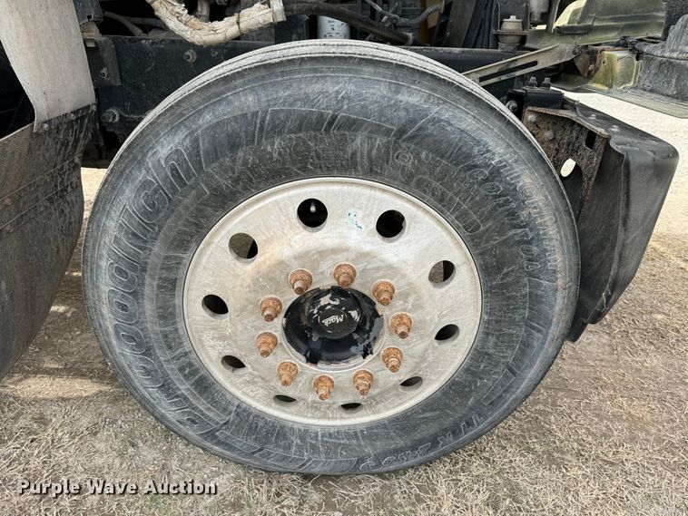 image for item DK6778 2007 Mack CHN613 semi truck