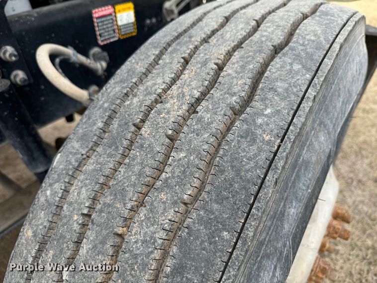 image for item DK6778 2007 Mack CHN613 semi truck