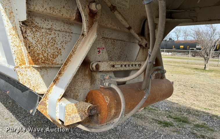 image for item DK6779 2007 Manac SBD-240 bottom dump trailer