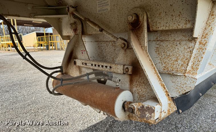 image for item DK6779 2007 Manac SBD-240 bottom dump trailer