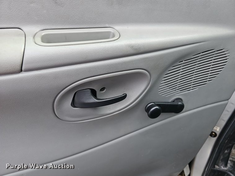 image for item DM1524 2004 Ford  E150 van