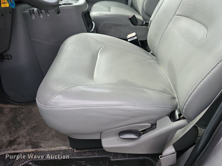 image for item DM1524 2004 Ford  E150 van