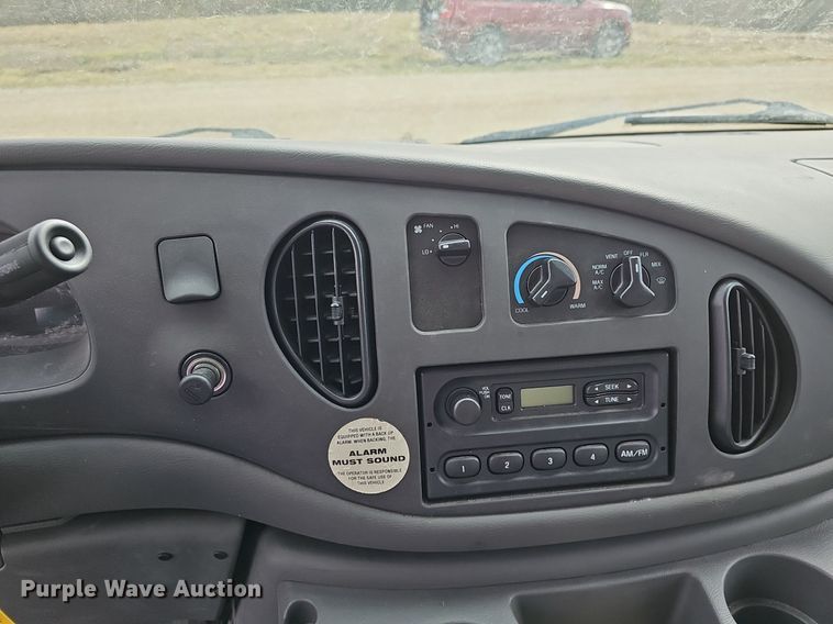 image for item DM1524 2004 Ford  E150 van