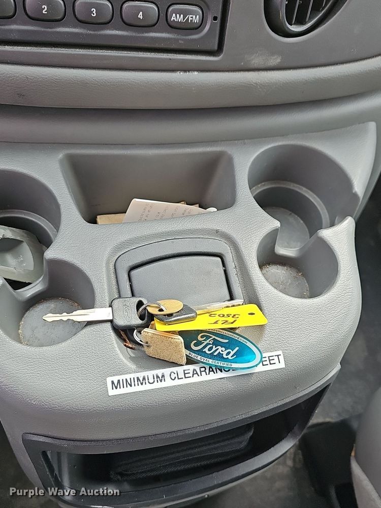 image for item DM1524 2004 Ford  E150 van