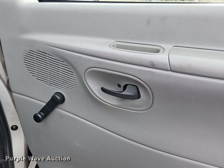 image for item DM1524 2004 Ford  E150 van