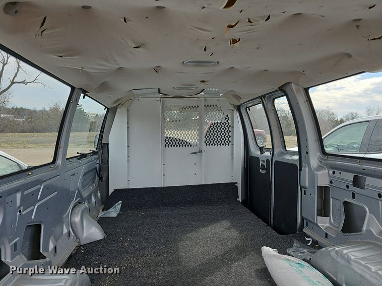 image for item DM1524 2004 Ford  E150 van