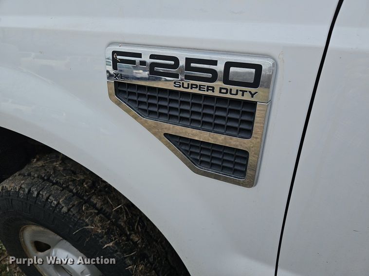 image for item DM1528 2009 Ford F250 Super Duty XL pickup truck