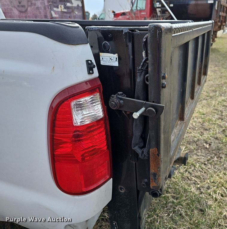 image for item DM1528 2009 Ford F250 Super Duty XL pickup truck