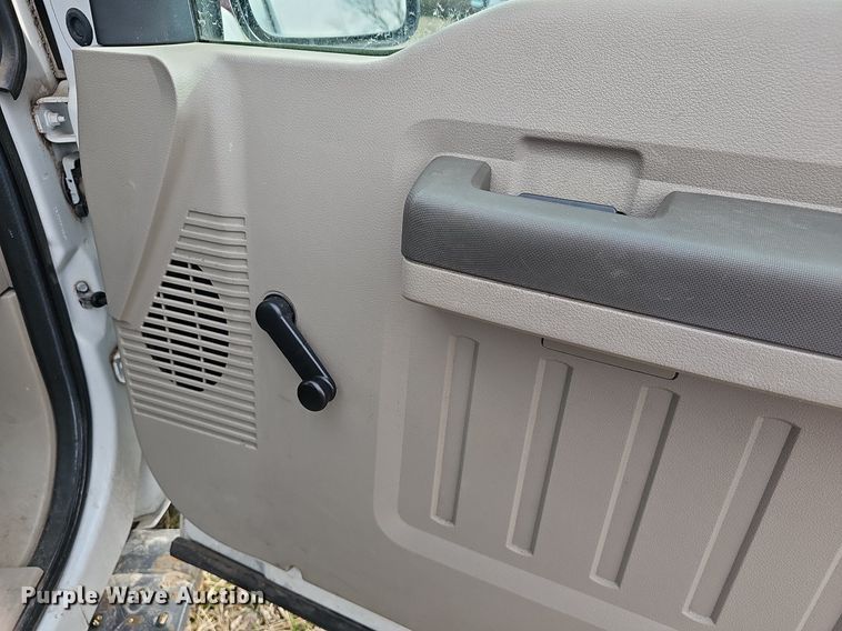 image for item DM1528 2009 Ford F250 Super Duty XL pickup truck