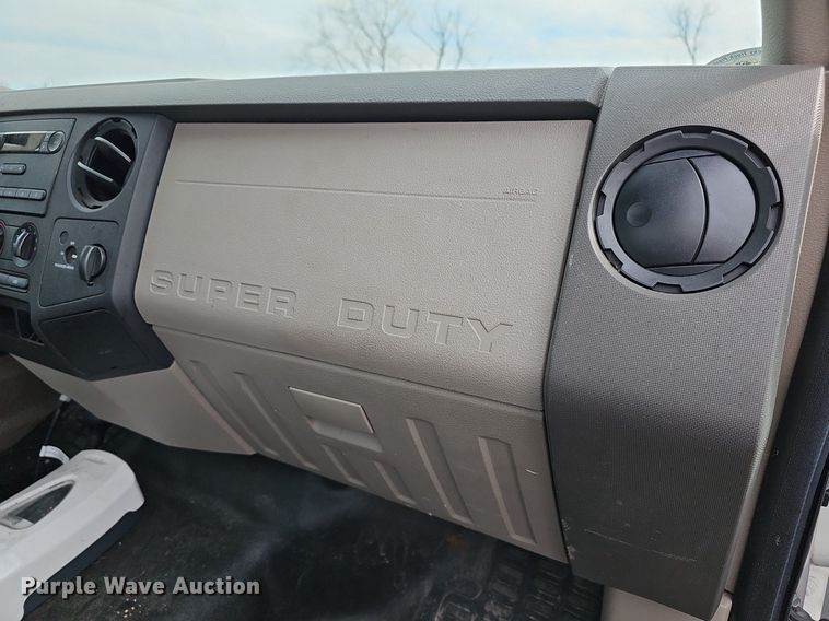 image for item DM1528 2009 Ford F250 Super Duty XL pickup truck