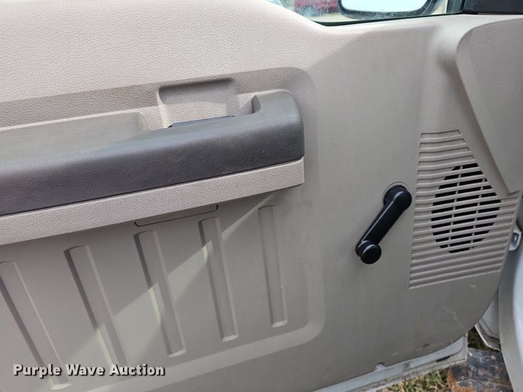 image for item DM1528 2009 Ford F250 Super Duty XL pickup truck