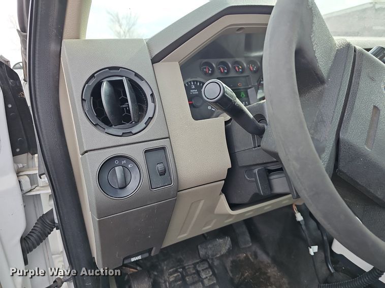 image for item DM1528 2009 Ford F250 Super Duty XL pickup truck