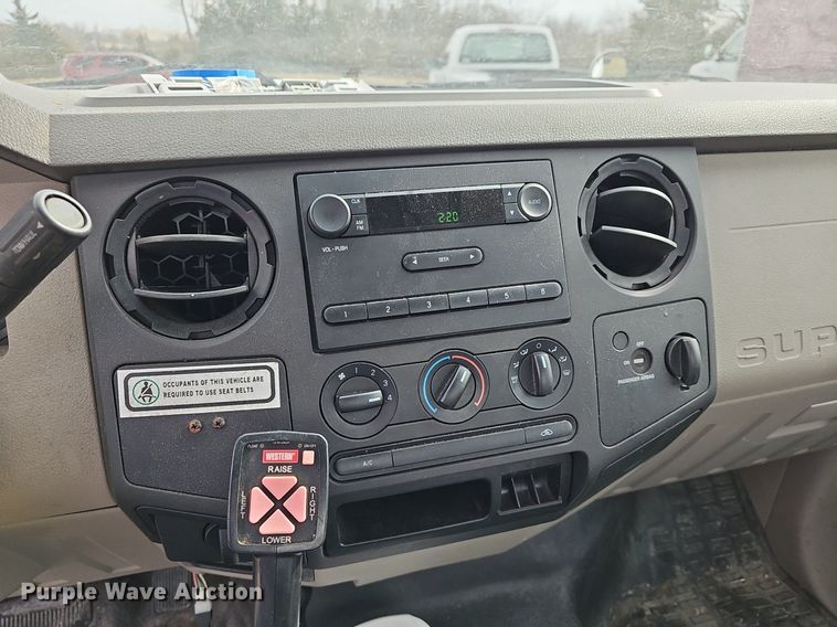 image for item DM1528 2009 Ford F250 Super Duty XL pickup truck