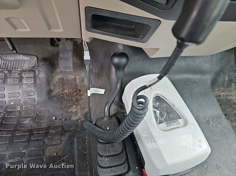 image for item DM1528 2009 Ford F250 Super Duty XL pickup truck