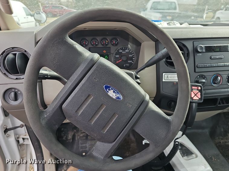 image for item DM1528 2009 Ford F250 Super Duty XL pickup truck