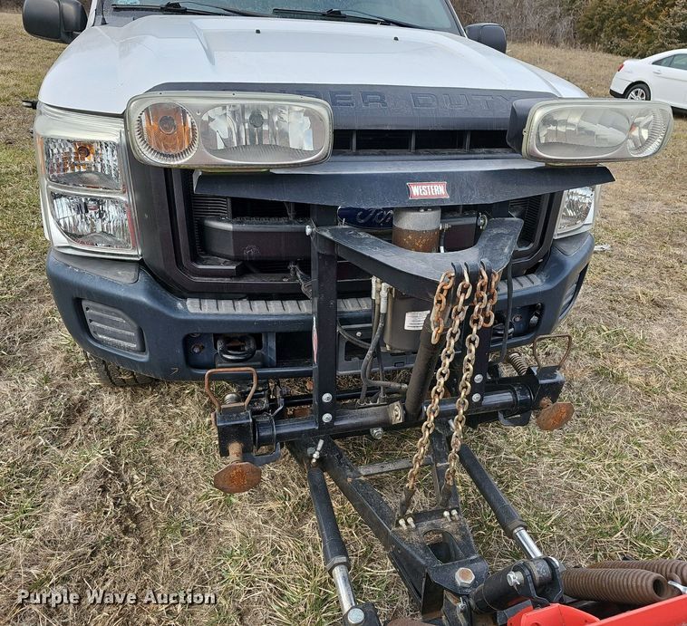 image for item DM1529 2011 Ford  F250 Super Duty XL pickup truck