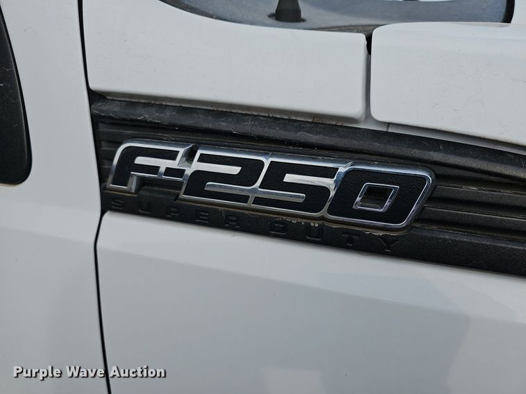 image for item DM1529 2011 Ford  F250 Super Duty XL pickup truck