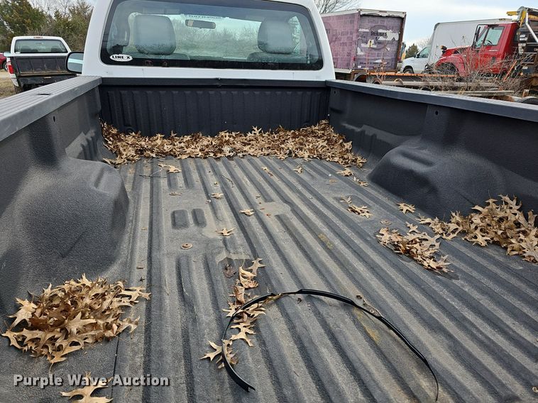 image for item DM1529 2011 Ford  F250 Super Duty XL pickup truck