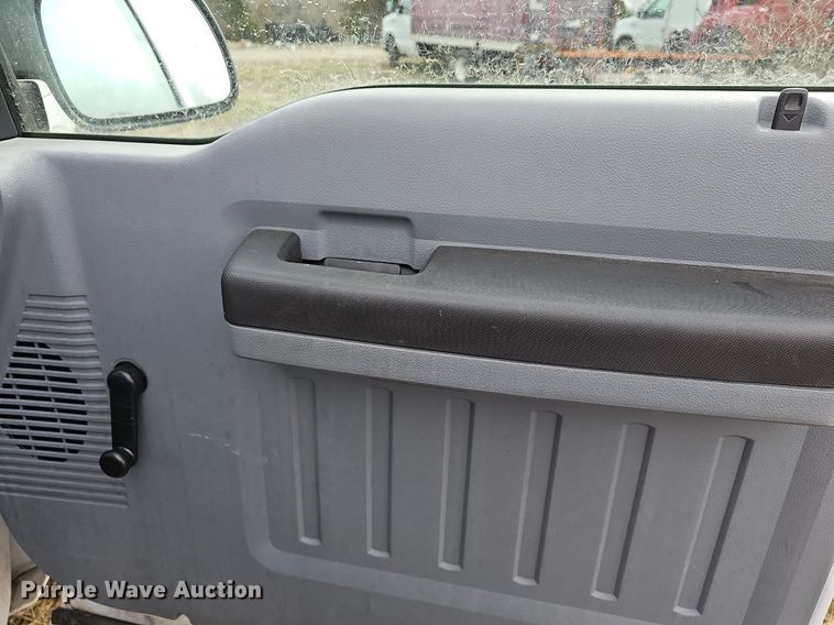 image for item DM1529 2011 Ford  F250 Super Duty XL pickup truck