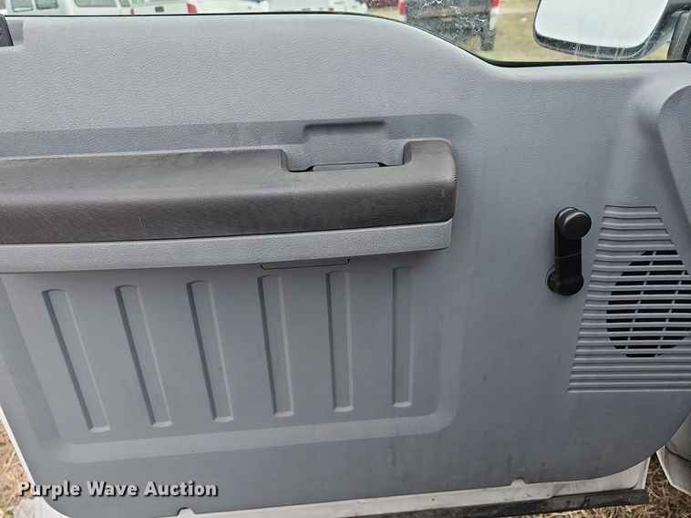 image for item DM1529 2011 Ford  F250 Super Duty XL pickup truck