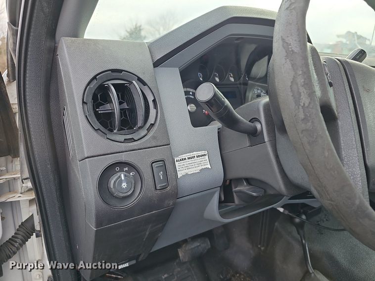 image for item DM1529 2011 Ford  F250 Super Duty XL pickup truck