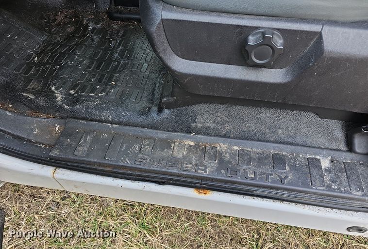 image for item DM1529 2011 Ford  F250 Super Duty XL pickup truck