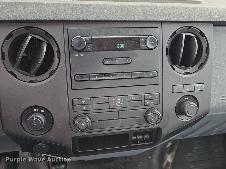 image for item DM1529 2011 Ford  F250 Super Duty XL pickup truck