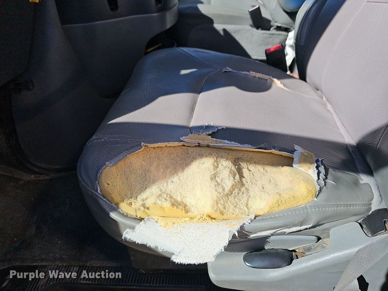 image for item DM1530 2008 Ford E350 Super Duty  box truck