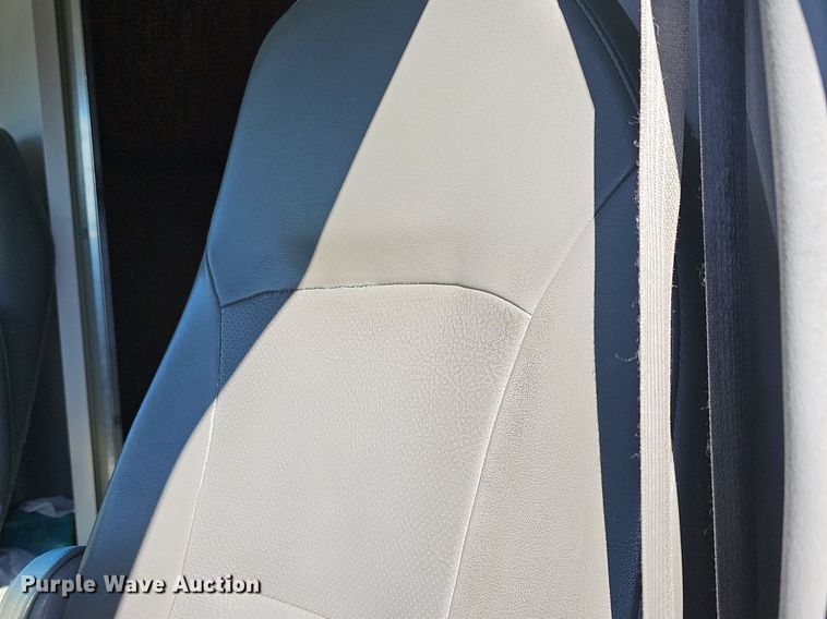 image for item DM1530 2008 Ford E350 Super Duty  box truck