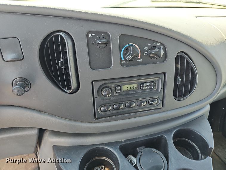 image for item DM1530 2008 Ford E350 Super Duty  box truck