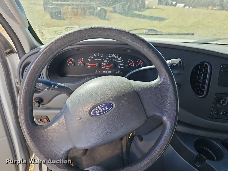 image for item DM1530 2008 Ford E350 Super Duty  box truck