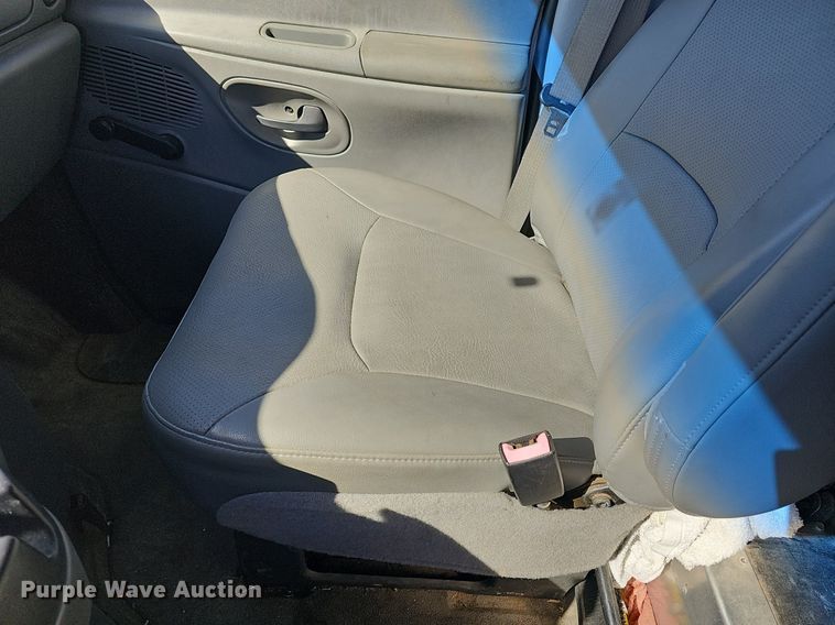 image for item DM1530 2008 Ford E350 Super Duty  box truck