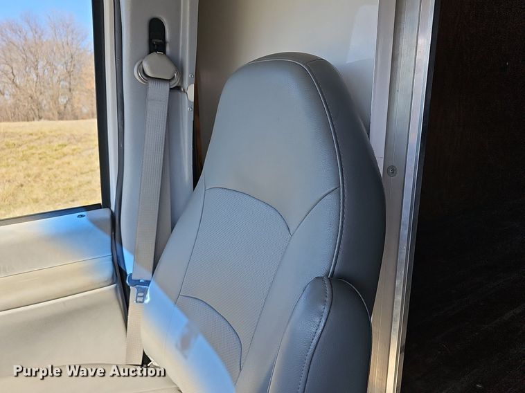 image for item DM1530 2008 Ford E350 Super Duty  box truck