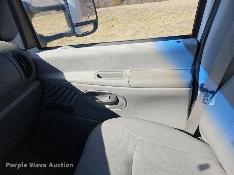 image for item DM1530 2008 Ford E350 Super Duty  box truck