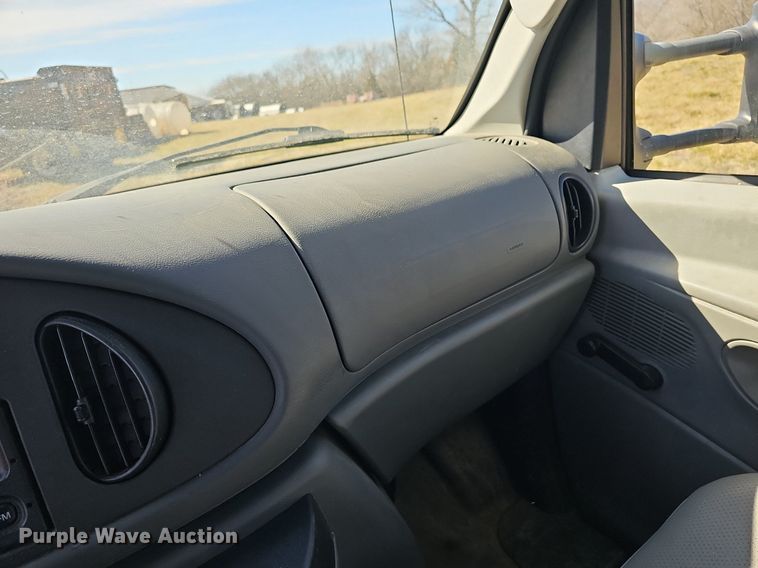 image for item DM1530 2008 Ford E350 Super Duty  box truck