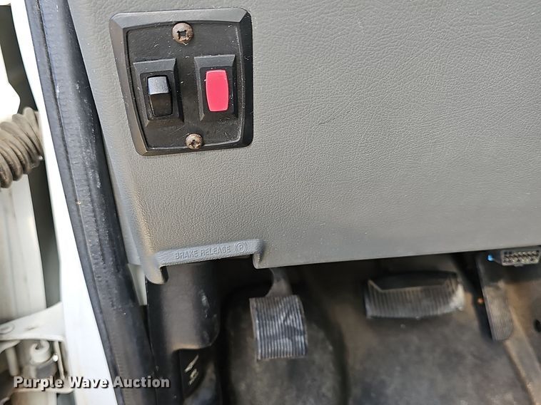 image for item DM1530 2008 Ford E350 Super Duty  box truck