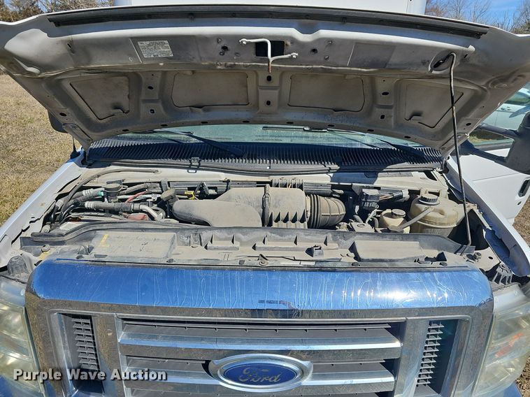 image for item DM1530 2008 Ford E350 Super Duty  box truck