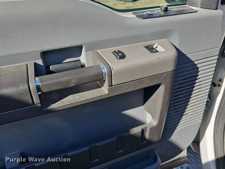 image for item DM1538 2014 Ford F550 Super Duty XLT ambulance