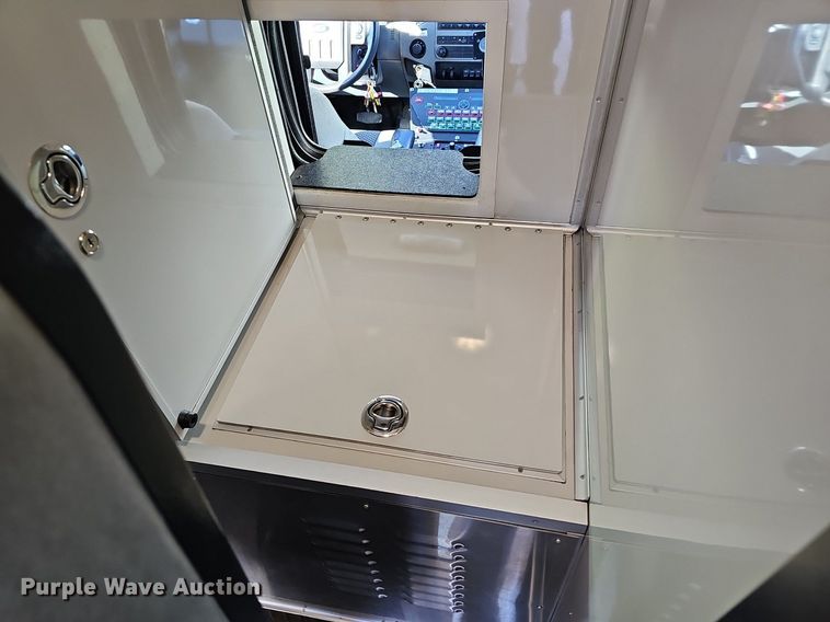 image for item DM1538 2014 Ford F550 Super Duty XLT ambulance