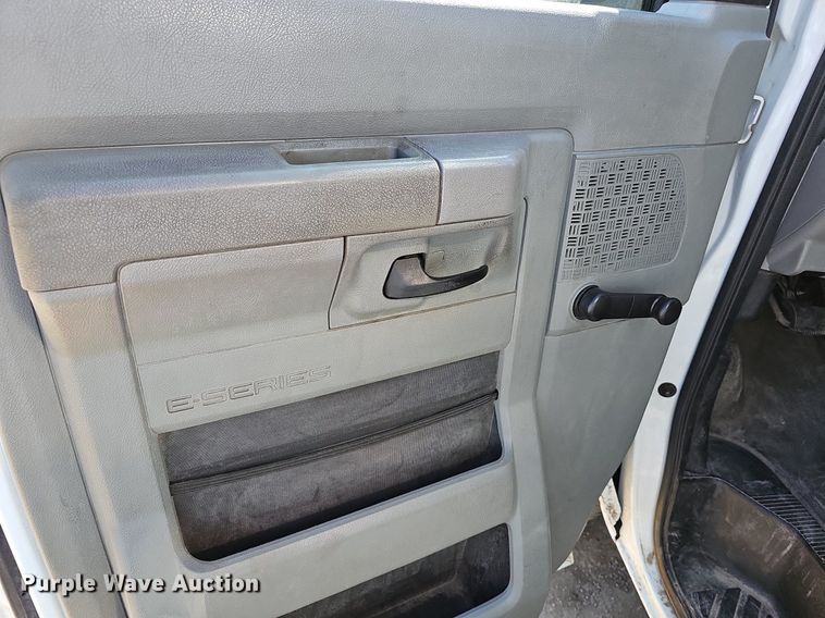 image for item DM1542 2012 Ford E350 Super Duty box truck