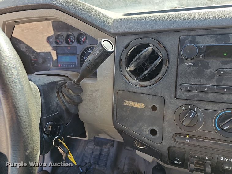 image for item DM1546 2008 Ford F250 Super Duty XL pickup truck