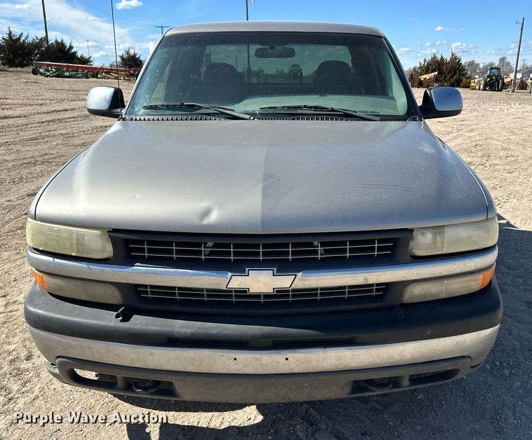 image for item DM2700 2000 Chevrolet Silverado 1500 Ext. Cab pickup truck