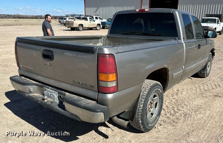 image for item DM2700 2000 Chevrolet Silverado 1500 Ext. Cab pickup truck
