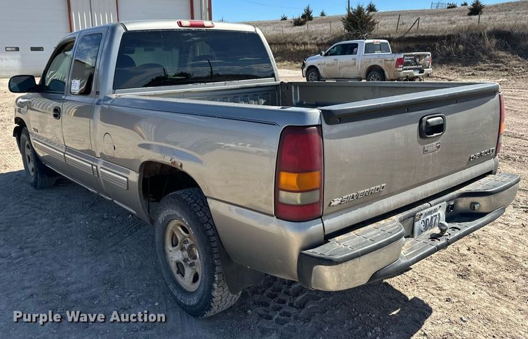 image for item DM2700 2000 Chevrolet Silverado 1500 Ext. Cab pickup truck