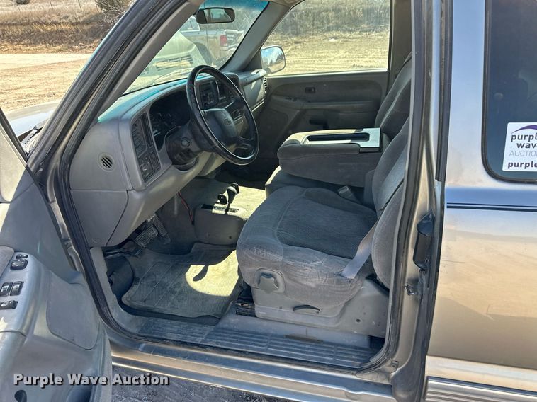 image for item DM2700 2000 Chevrolet Silverado 1500 Ext. Cab pickup truck