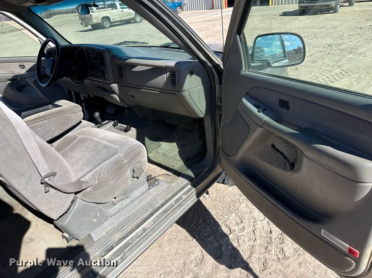 image for item DM2700 2000 Chevrolet Silverado 1500 Ext. Cab pickup truck