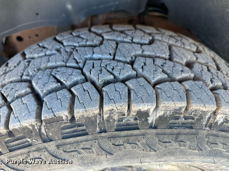 image for item DM2700 2000 Chevrolet Silverado 1500 Ext. Cab pickup truck