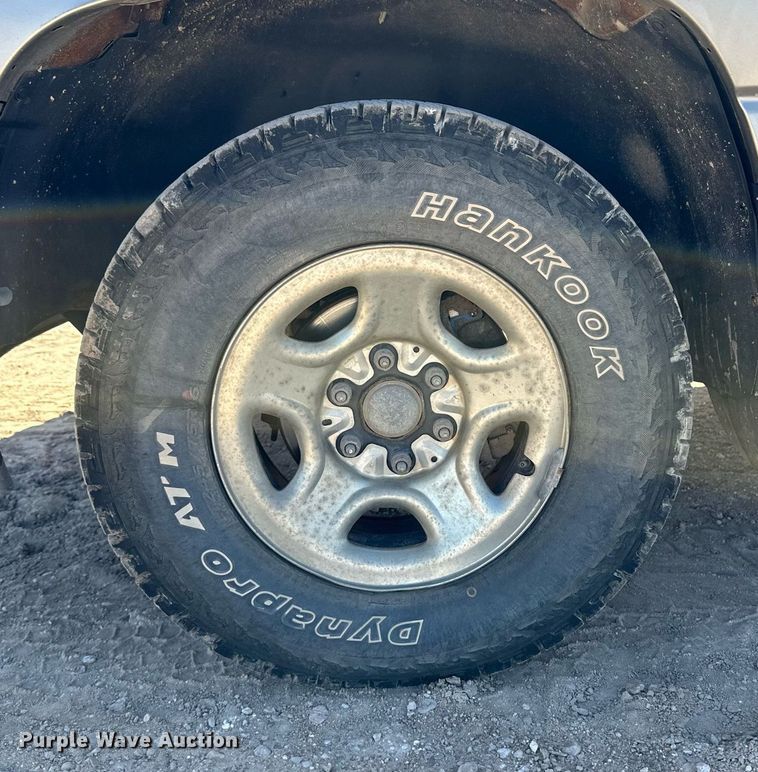 image for item DM2700 2000 Chevrolet Silverado 1500 Ext. Cab pickup truck