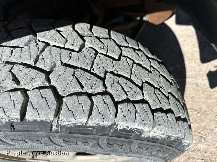 image for item DM2700 2000 Chevrolet Silverado 1500 Ext. Cab pickup truck